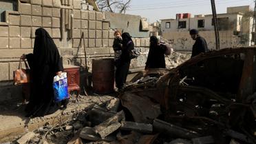 Мирные жители покидают город, пока продолжается противостояние сил Ирака и "ИГ" в Западном Мосуле / © Reuters