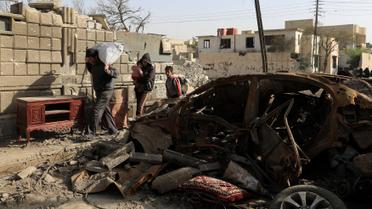 Мирные жители покидают город, пока продолжается противостояние сил Ирака и "ИГ" в Западном Мосуле / © Reuters