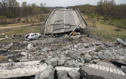 В Демидове под Киевом поврежден мост: движение остановлено в обе стороны