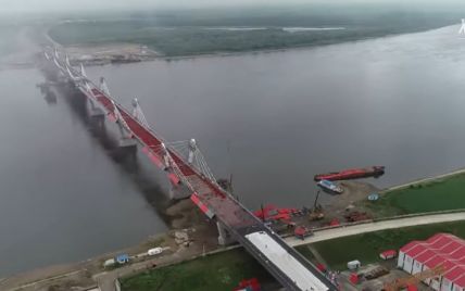 Закінчено будівництво першого автомобільного мосту між Росією та Китаєм