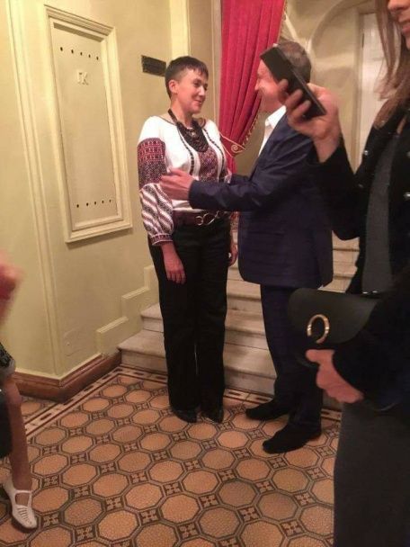 Надежда Савченко и
генеральный директор Национальной оперы Петр Чуприна