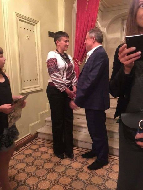 Надежда Савченко и
генеральный директор Национальной оперы Петр Чуприна