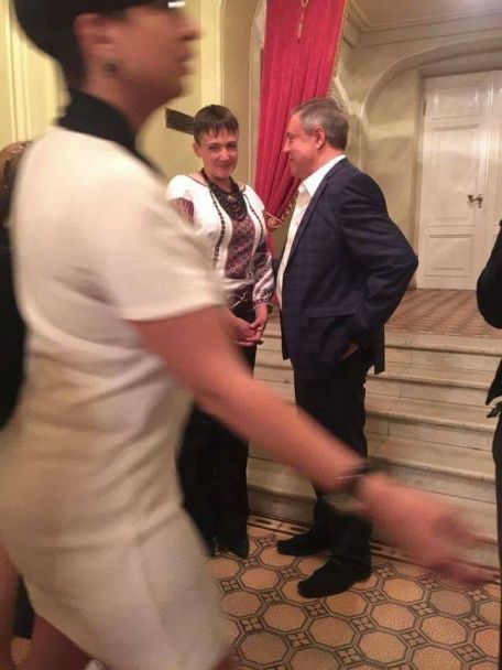 Надежда Савченко и
генеральный директор Национальной оперы Петр Чуприна