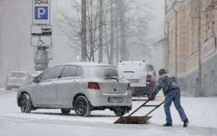 Синоптики спрогнозували, які регіони засипатиме снігом у п'ятницю