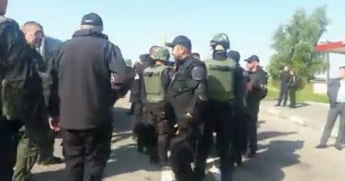 поліція зупнили колону, що їхала зустрічати саакашвілі у житомирській області_4 / © facebook.com/Семен Семенченко