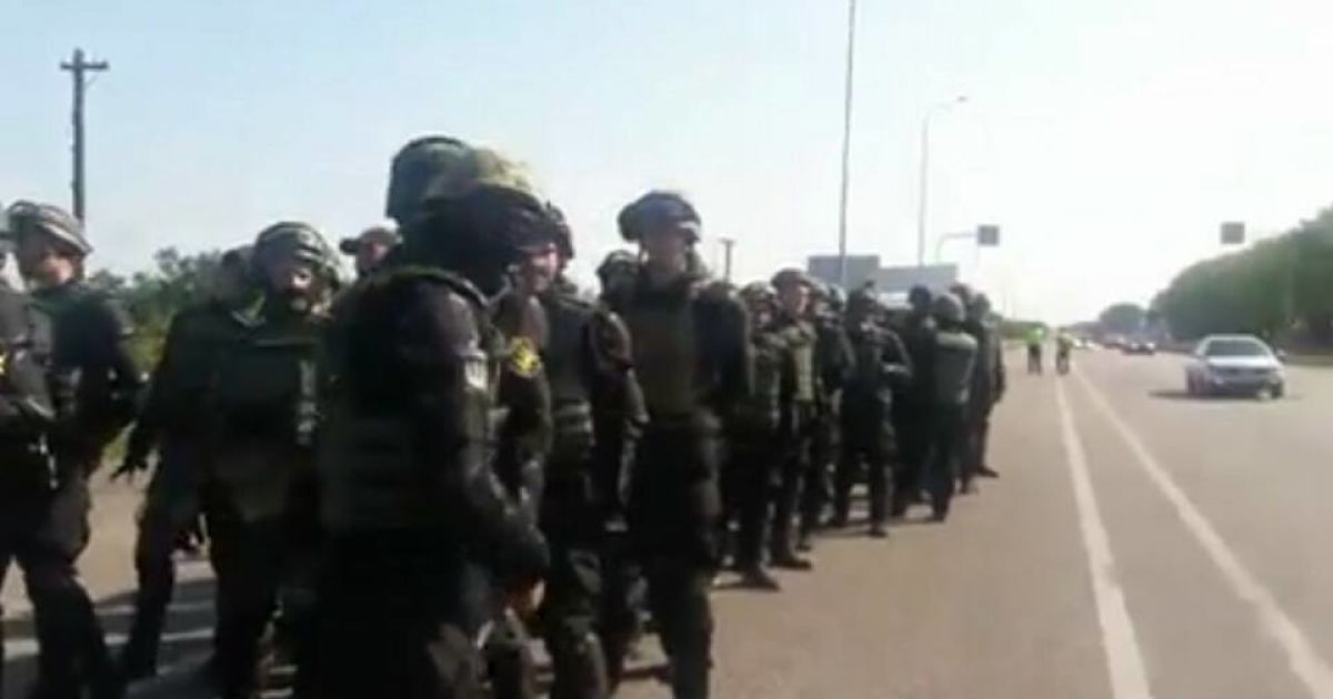 поліція зупнили колону, що їхала зустрічати саакашвілі у житомирській області_3 / © facebook.com/Семен Семенченко