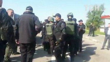 поліція зупнили колону, що їхала зустрічати саакашвілі у житомирській області_4 / © facebook.com/Семен Семенченко