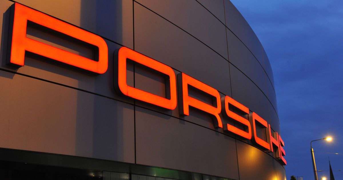 Porsche установила самую быструю бесплатную зарядную станцию для электрокаров в Украине