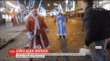 В Одессе оштрафуют Дедов Морозов, которые подрались за место под елкой