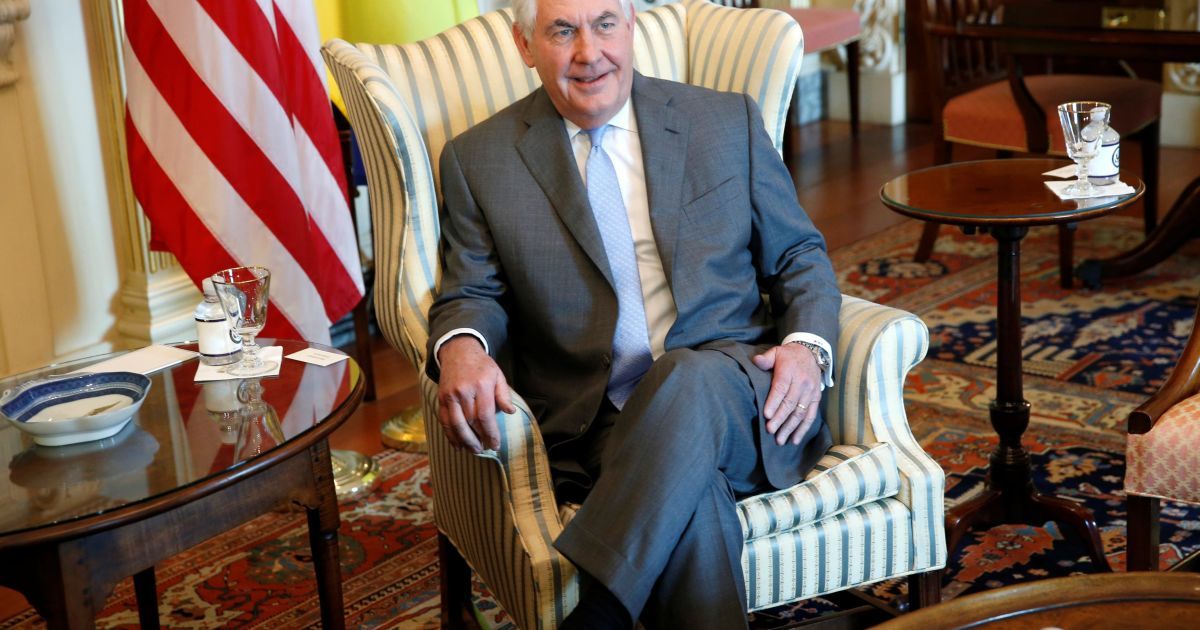 Тиллерсон подтвердил приверженность США к Украине и заверил в сохранении санкций против РФ
