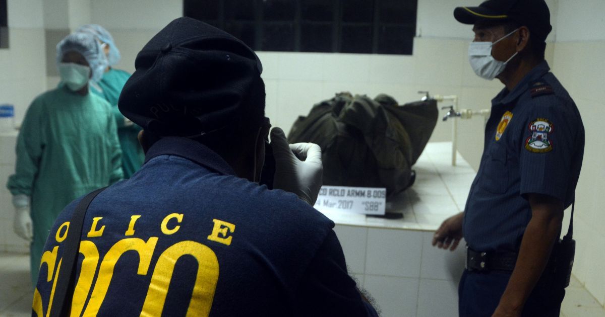 На Филиппинах террористы обезглавили 70-летнего немца, его тело нашли морпехи