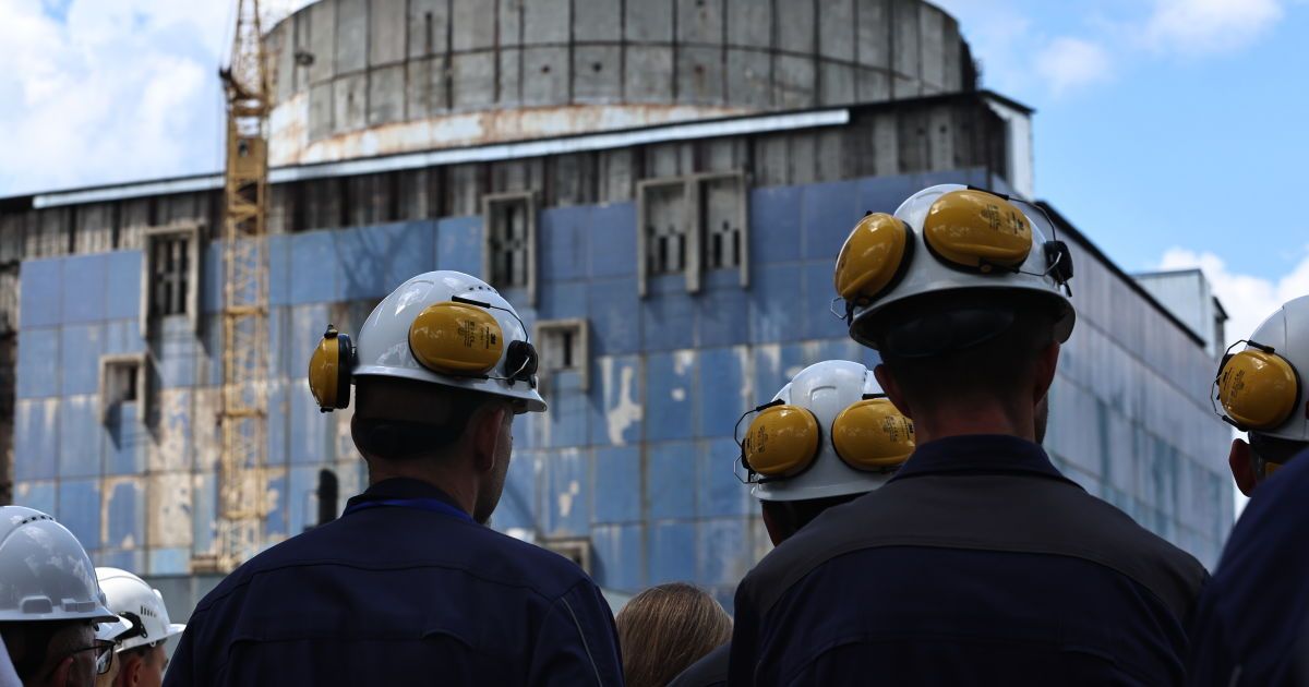 Атака на підстанцію АЕС – реактори Хмельницької та Рівненської станцій досі  обмежені — Укрaїнa
