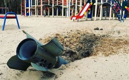 В Чернигове ракета оккупантов прилетела на детскую площадку