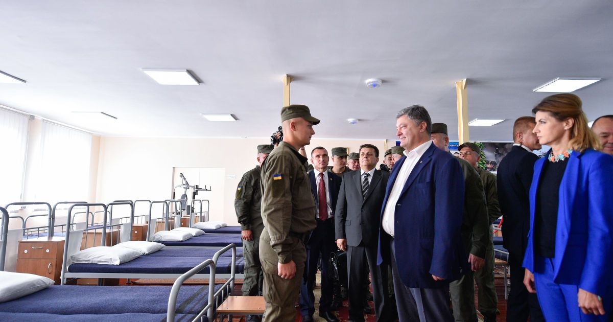 порошенко вручає нагороди віськовим на вінниччині _2 / © Сайт президента України