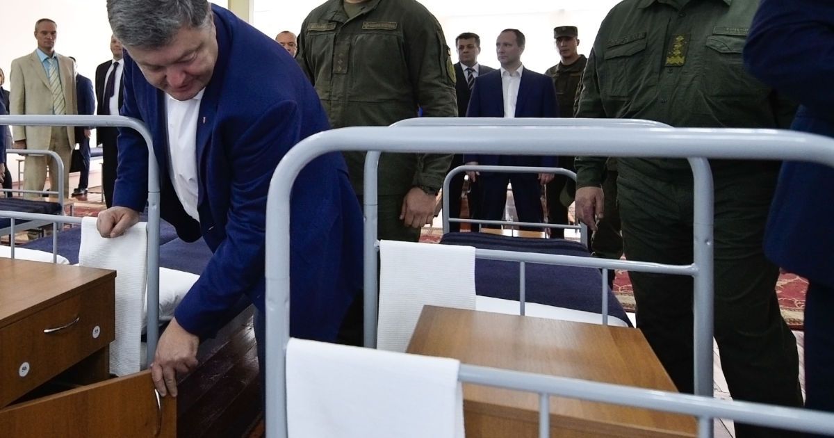 порошенко вручає нагороди віськовим на вінниччині _2 / © Сайт президента України