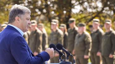 порошенко вручає нагороди віськовим на вінниччині _3 / © Сайт президента України