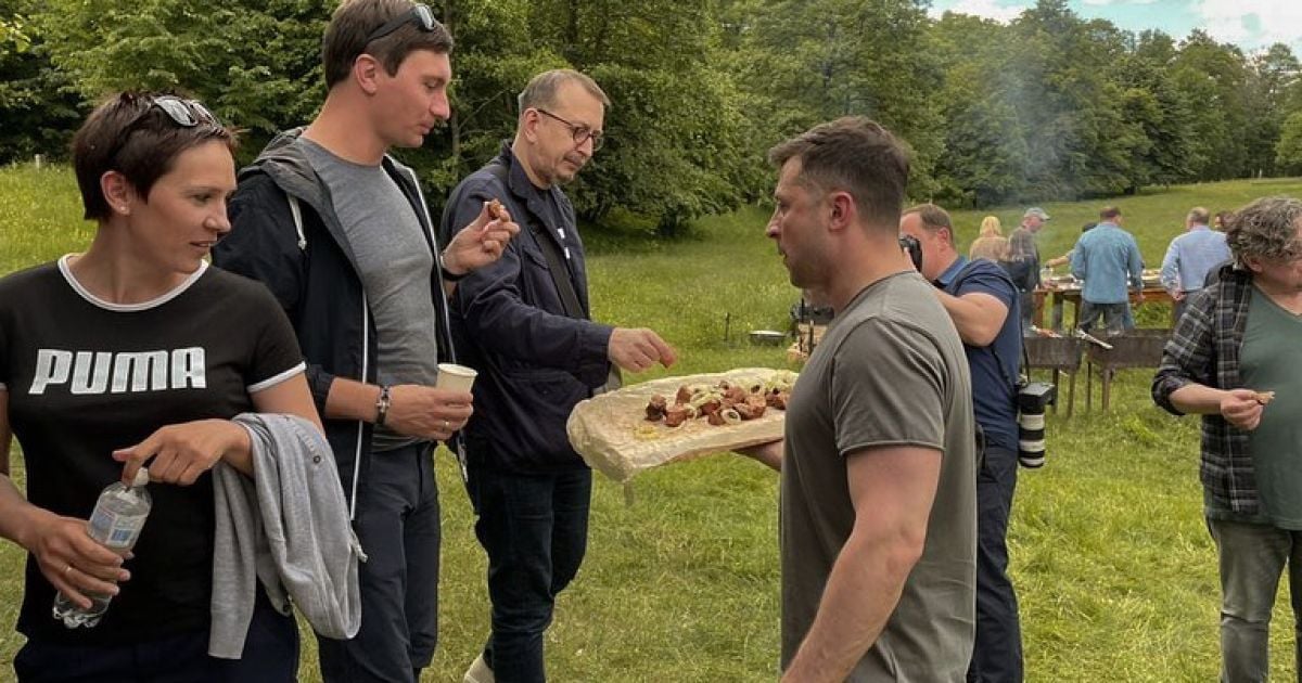 Зеленский поздравил работников СМИ с профессиональным праздником и рассказал "в чем героизм журналистов" - Vimarsana News