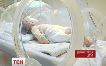 У Дніпропетровську померло немовля, яке матір викинула у вікно після пологів