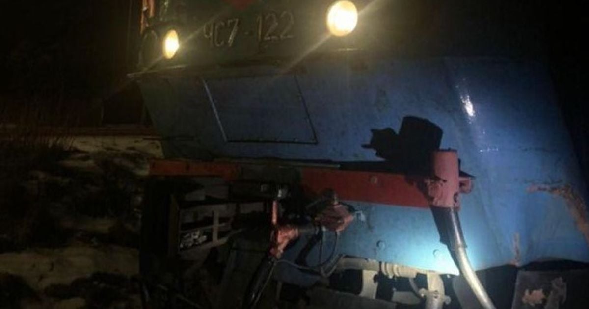 На Львовщине пассажирский поезд совершил наезд на двух пешеходов: подробности трагедии