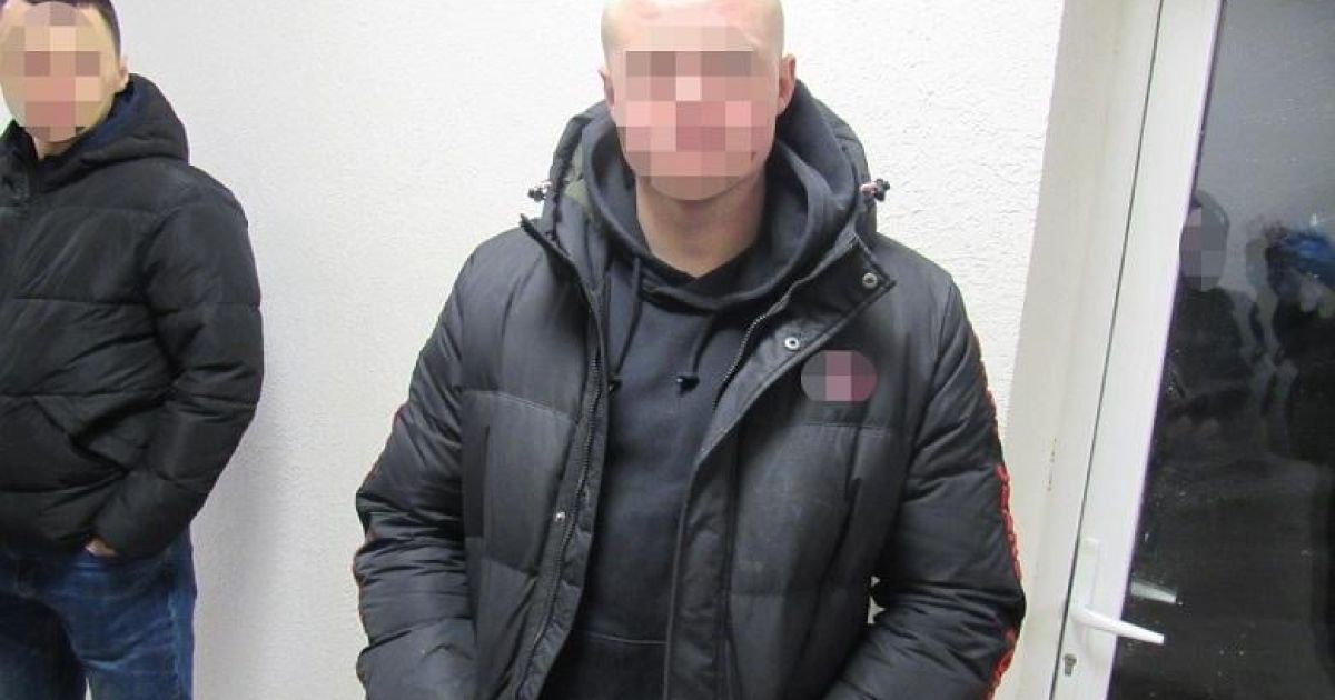 В Киеве мужчина прострелил ногу строителю, делавшему ремонт в квартире этажом выше: фото