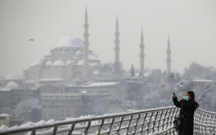Аномальна зима в Стамбулі: негода паралізувала життя у місті