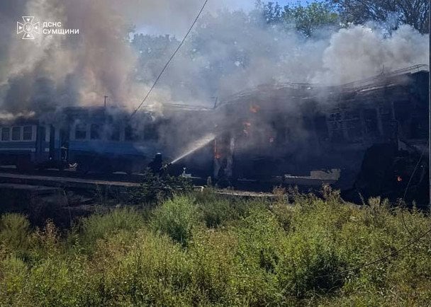 Атака РФ на поезд на Сумщине 8 сентября / © ГСЧС Украины