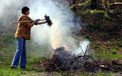 В Украине хотят в десятки раз повысить штрафы за сжигание листьев