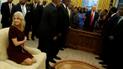 Радниця Трампа пояснила свою розкуту позу в Овальному кабінеті