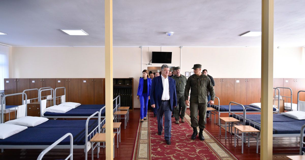 порошенко вручає нагороди віськовим на вінниччині _12 / © Сайт президента України