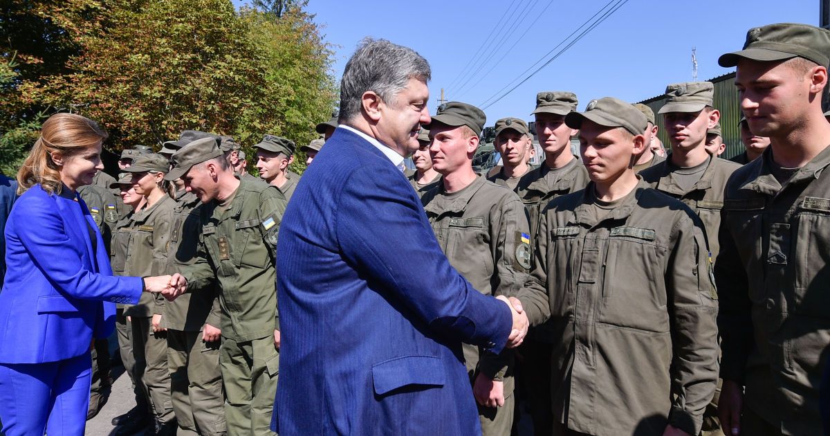 порошенко вручає нагороди віськовим на вінниччині _5 / © Сайт президента України