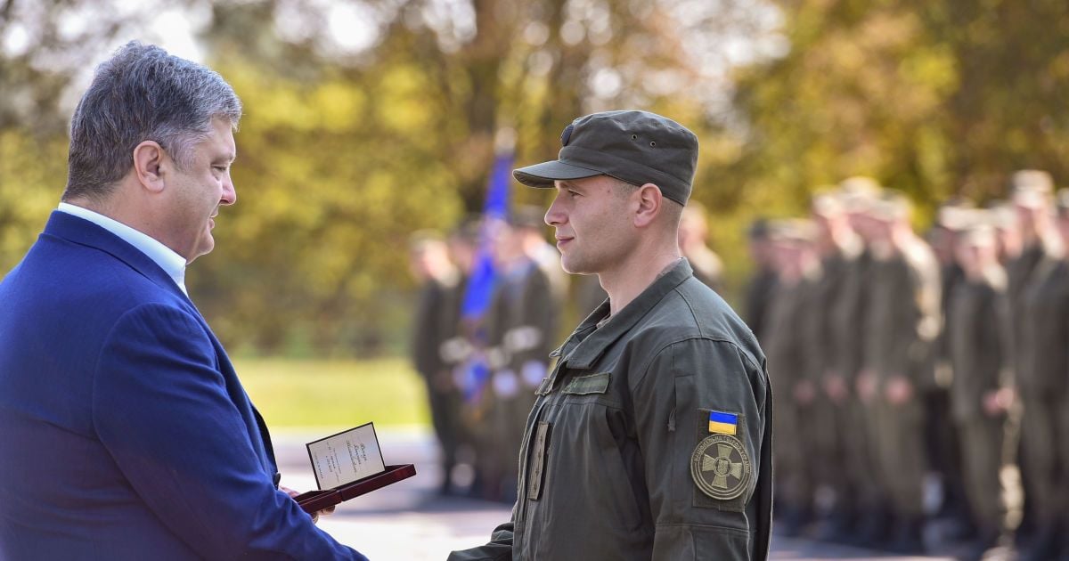 порошенко вручає нагороди віськовим на вінниччині _8 / © Сайт президента України