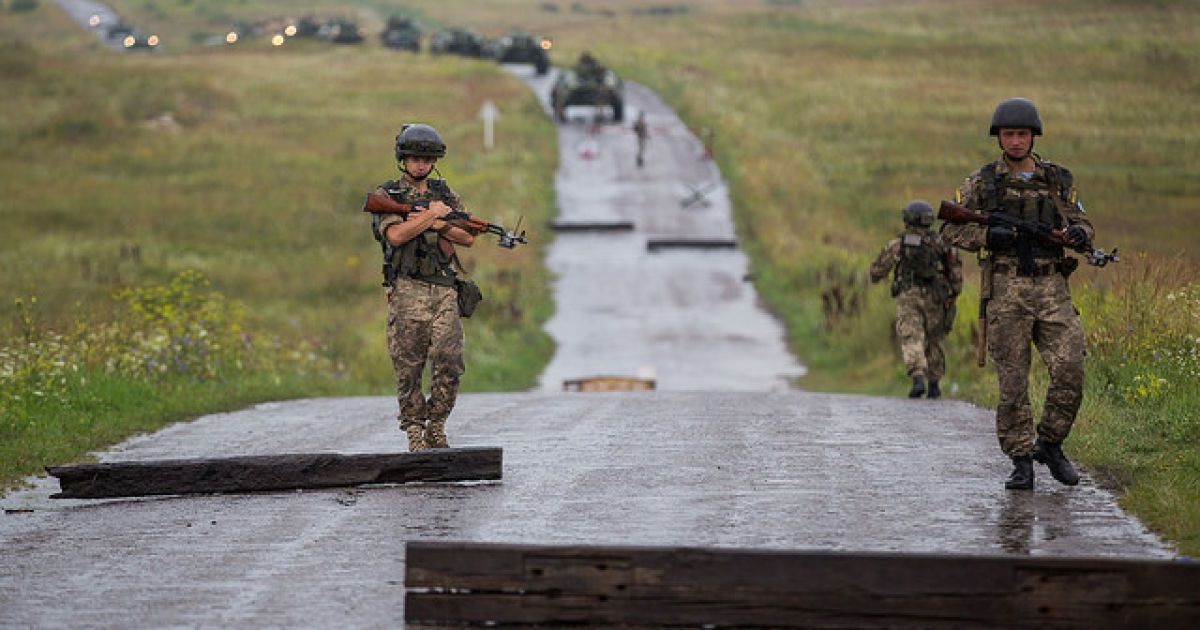 Украинским военным предлагают перейти на контракт