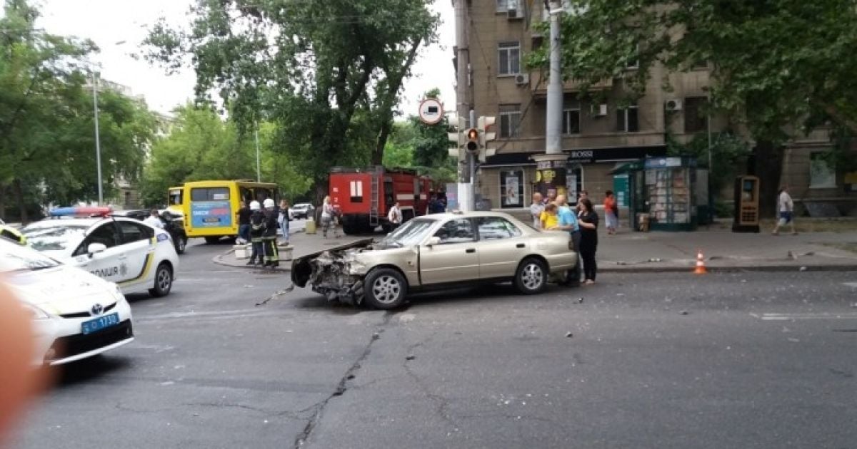 Семья погибшего тренера Локомотива попала в аварию на автобусе клуба