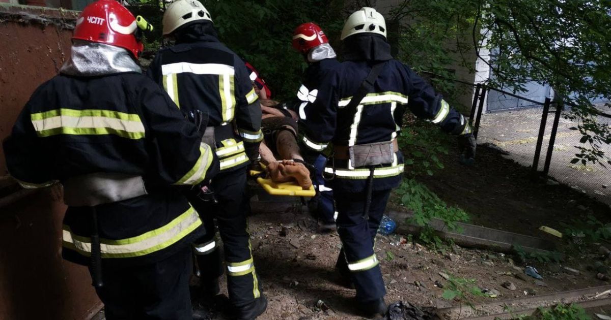 У Києві чоловік провалився у підвал / © Управление ГСЧС Киева