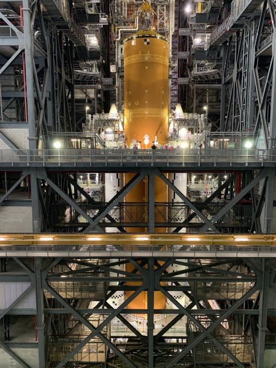 NASA показало ракету для польоту на Місяць (фото)