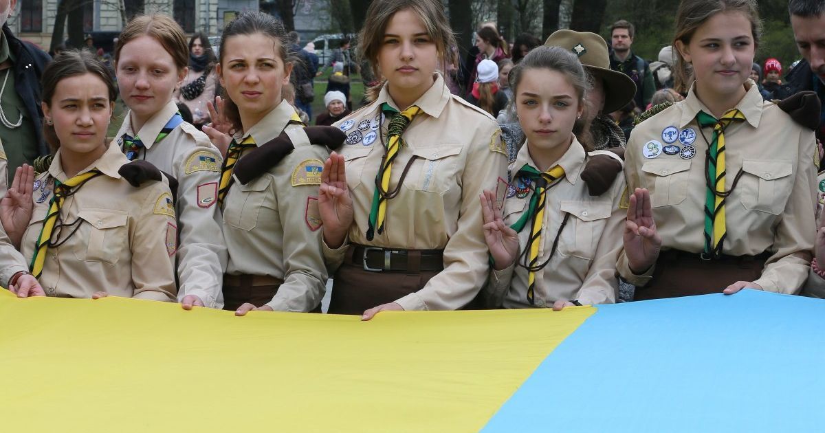 Рада приняла закон о "Пласте" с поправками Зеленского