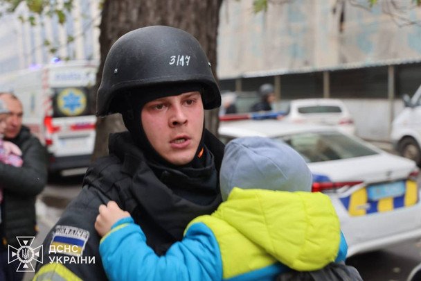 Влучання дронів сталося у приватний дитячий садочок у Холодногірському районі міста. / © Управління ДСНС у Харківській області