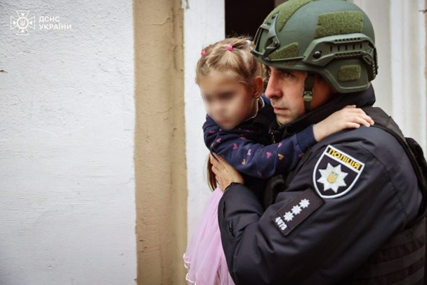 Рятувальники евакуювали усіх дітей до безпечних місць.  / © Управління ДСНС у Харківській області