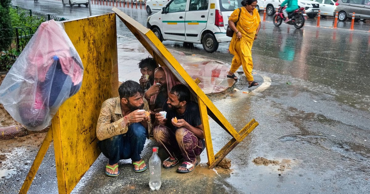 Люди не виходять з дому тижнями через зливи