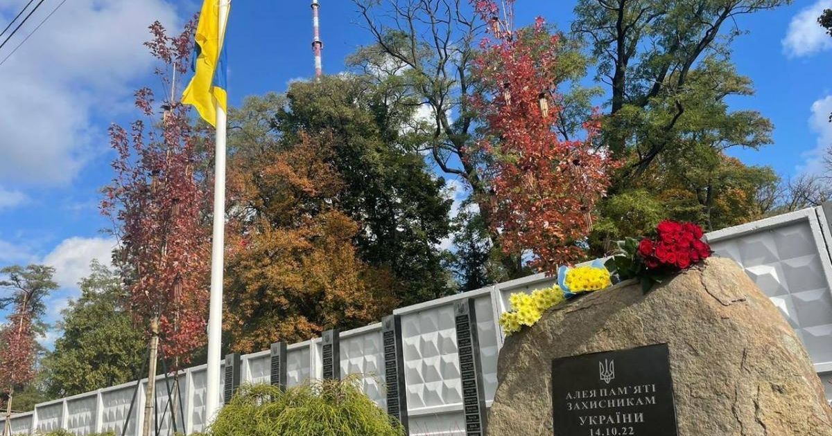 У Києві розширять меморіал Алеї пам’яті захисників та висадять багряні клени