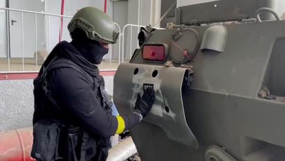 Російські добровольці затрофеїли ворожий БТР під Бєлгородом (відео)