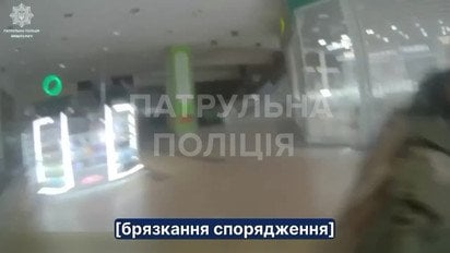 Поліція показала перші хвилини після удару по ТЦ в Кривому Розі — відео