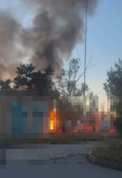 Росія атакувала Київщину — на місці удару вирує пожежа