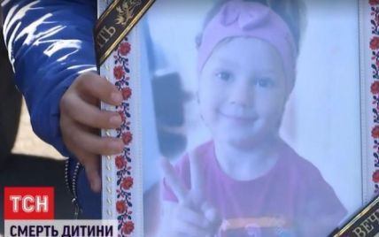 Зламана рука та забої внутрішніх органів: у Хмельницькій області засудили матір, яка вбила 4-річну доньку