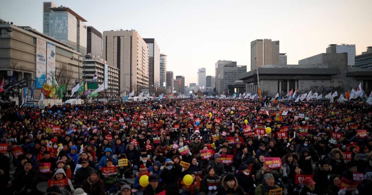 В Сеуле на антипрезидентский митинг вышли 800 тысяч человек