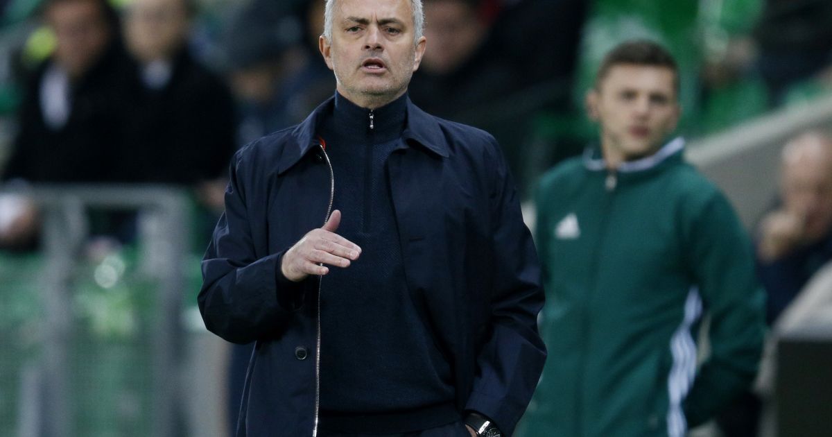 Моуринью заступился за уволенного тренера "Лестера"