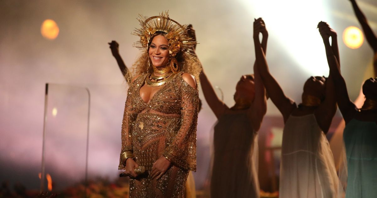 Беременная Бейонсе отказалась выступать на престижном фестивале по рекомендации врачей