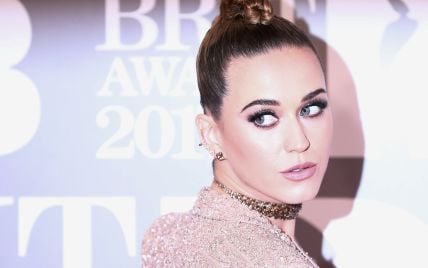 Досадный конфуз: танцор Кэти Перри грохнулся со сцены на Brit Awards-2017