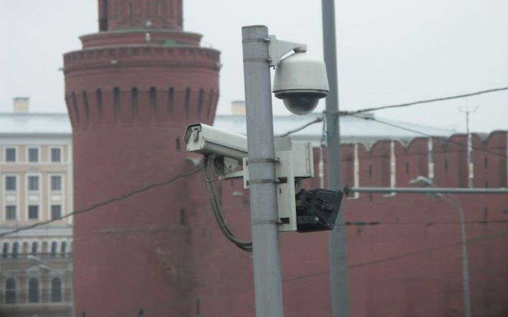 Камера справа от моста, где убили Немцова (фото 11) / © фото: Дмитрий Флорин