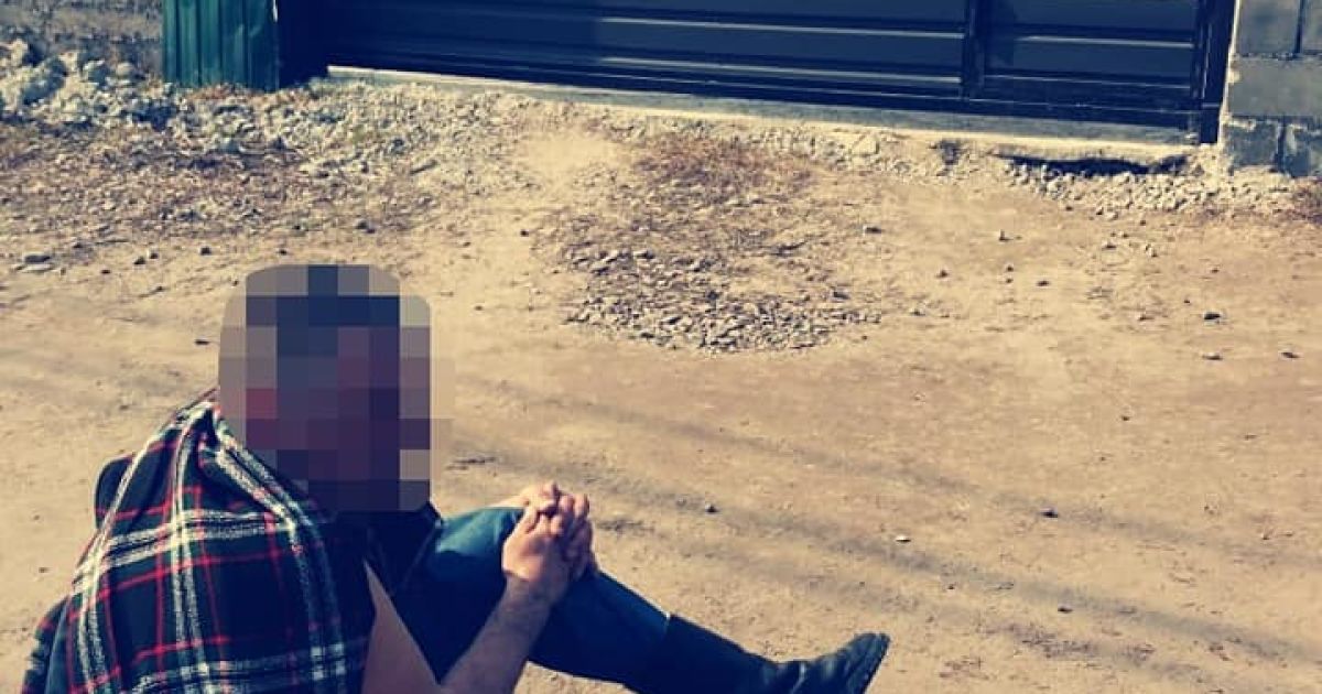 Повалив на землю і почав душити: під Києвом чоловік на вулиці накинувся на незнайому дівчину
